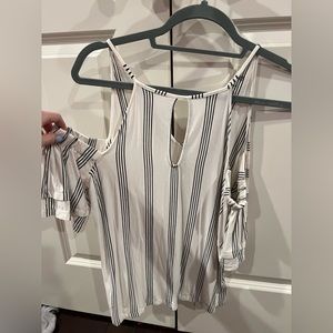 American Eagle Over the shoulder